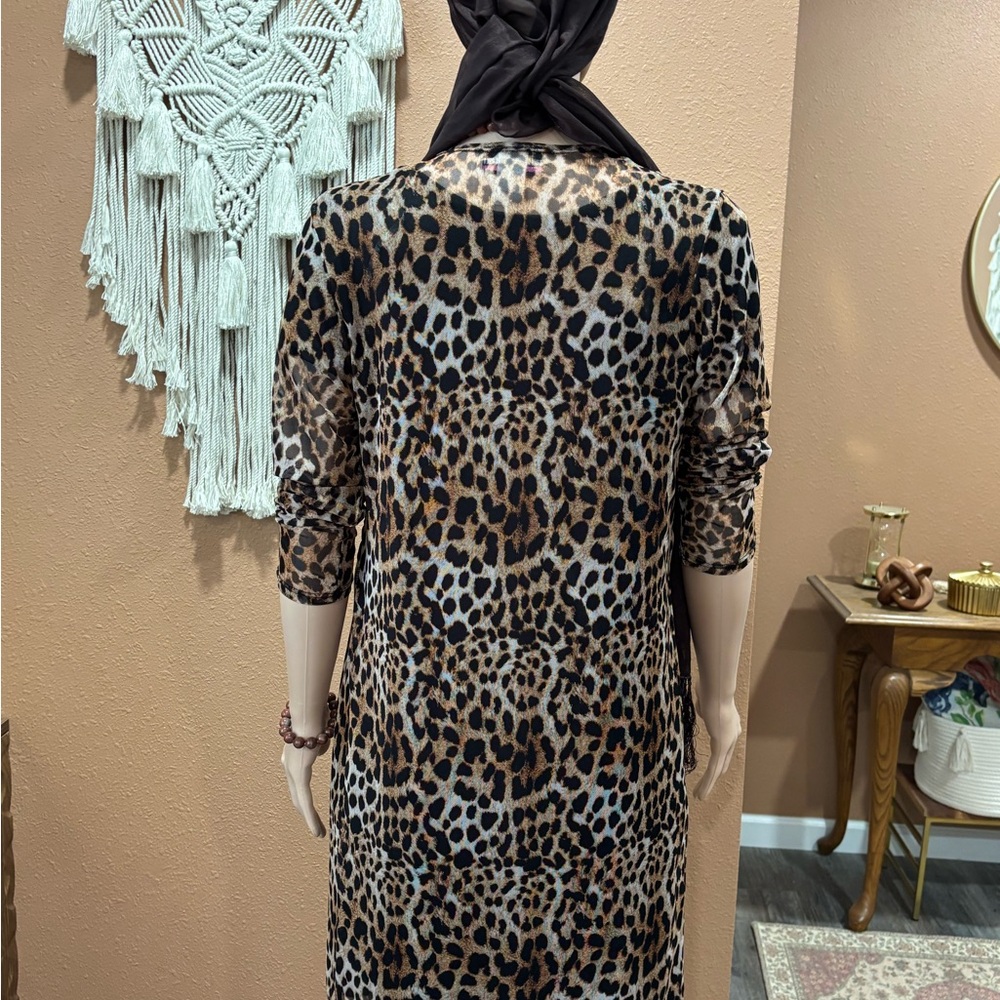 Discreet Leopard Print Kimono - Brown & Black - Picture 3 of 14